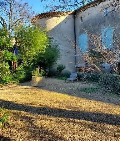 Rouge Dans Un Chateau * Ribaute-les-Tavernes