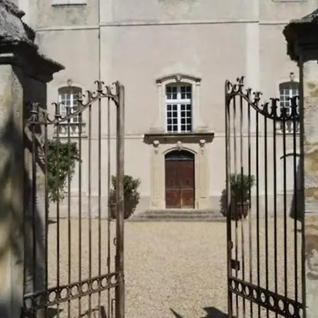 Rouge Dans Un Chateau