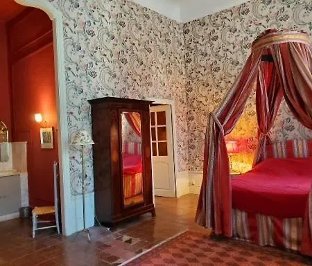 Bed and Breakfast Rouge Dans Un Chateau