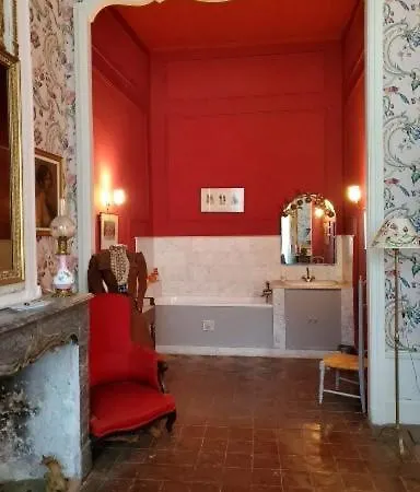 Rouge Dans Un Chateau *